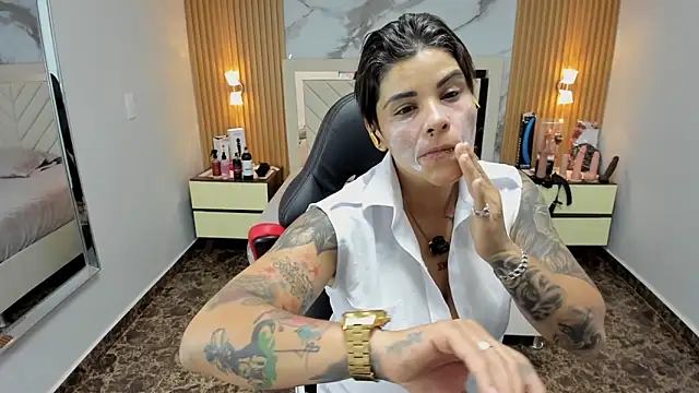 KAROLLJONES1 online show from November 2025 07:35:01 PM