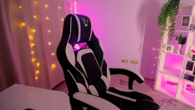 Snapshot of BagiraBella chatting on November 2025 01:19:01 AM BagiraBella online show from November 2025 01:19:01 AM