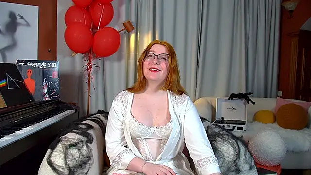 Snapshot of AliceAllisons chatting on October 2025 06:37:01 PM AliceAllisons online show from October 2025 06:37:01 PM