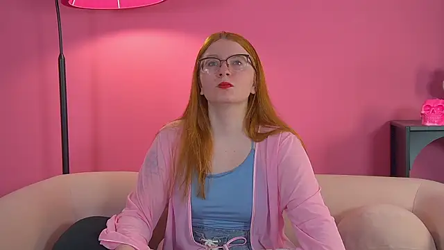 Snapshot of AliceAllisons chatting on November 2025 06:29:01 PM AliceAllisons online show from November 2025 06:29:01 PM