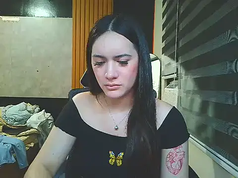 Snapshot of Yhanbeaufort18 chatting on October 2025 05:10:02 PM Yhanbeaufort18 online show from October 2025 05:10:02 PM