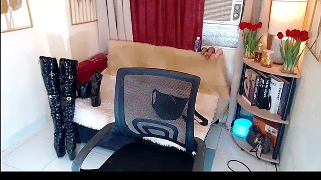 KYLINE WIILLS online show from February 2026 10:00:01 AM