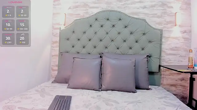 Mistt Mia online show from September 2025 12:26:01 PM