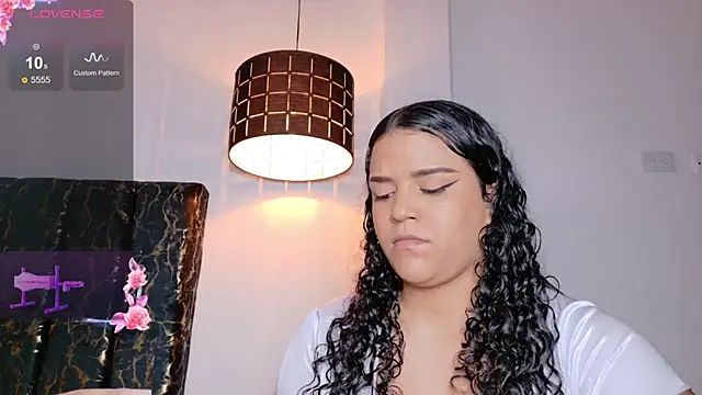 emily perezz online show from November 2025 07:35:01 PM