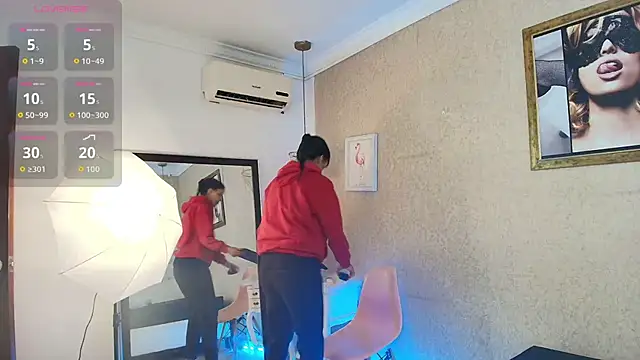 Miladiosa online show from October 2025 12:34:02 PM