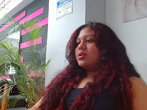 CloeStron online show from December 2025 09:45:01 PM