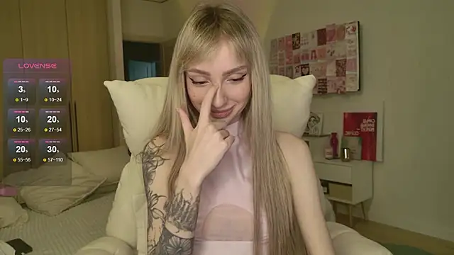 Lunainnk online show from February 2026 11:45:02 PM