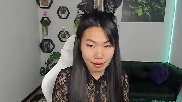 Snapshot of LunaPurrr chatting on October 2025 11:16:01 PM LunaPurrr online show from October 2025 11:16:01 PM