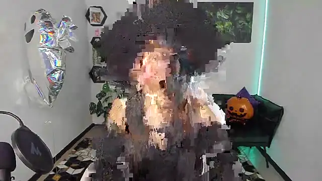 Snapshot of LunaPurrr chatting on October 2025 02:02:05 AM LunaPurrr online show from October 2025 02:02:05 AM