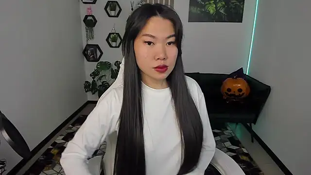 Snapshot of LunaPurrr chatting on October 2025 02:23:02 AM LunaPurrr online show from October 2025 02:23:02 AM