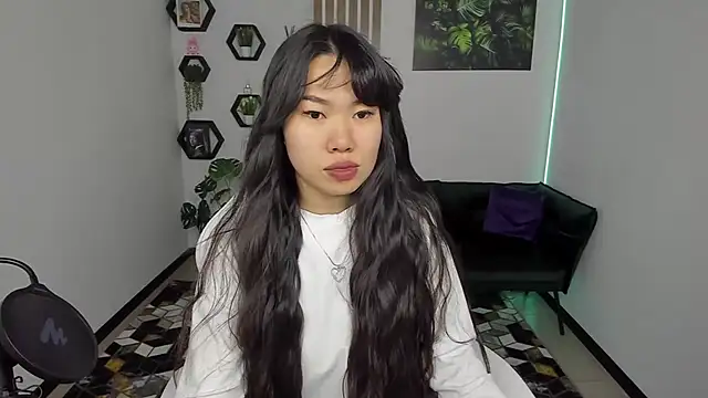 Snapshot of LunaPurrr chatting on November 2025 01:05:01 AM LunaPurrr online show from November 2025 01:05:01 AM