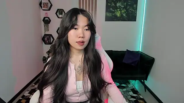 Snapshot of LunaPurrr chatting on November 2025 01:11:01 AM LunaPurrr online show from November 2025 01:11:01 AM