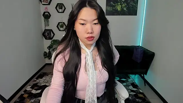 Snapshot of LunaPurrr chatting on November 2025 01:11:01 AM LunaPurrr online show from November 2025 01:11:01 AM