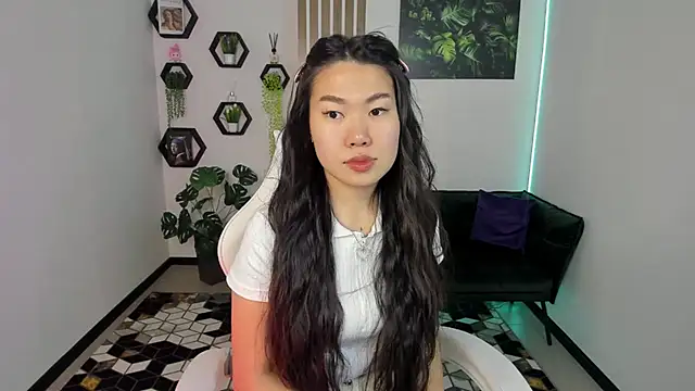 Snapshot of LunaPurrr chatting on November 2025 01:04:02 AM LunaPurrr online show from November 2025 01:04:02 AM