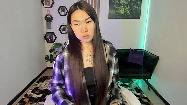 Snapshot of LunaPurrr chatting on November 2025 11:37:02 PM LunaPurrr online show from November 2025 11:37:02 PM