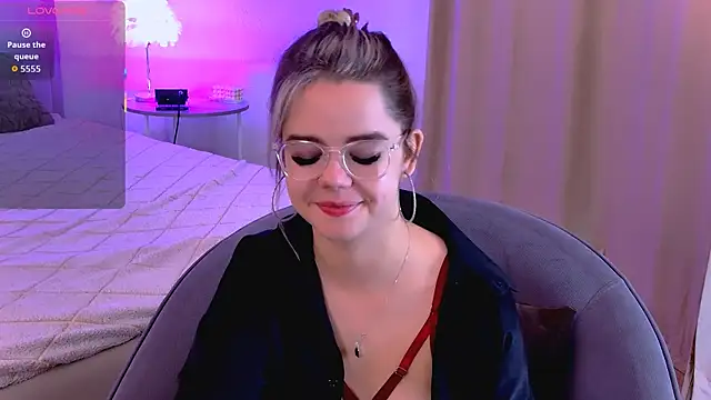 Snapshot of PrincessSlay chatting on October 2025 05:35:02 AM PrincessSlay online show from October 2025 05:35:02 AM
