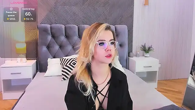 Snapshot of PrincessSlay chatting on October 2025 05:19:02 AM PrincessSlay online show from October 2025 05:19:02 AM