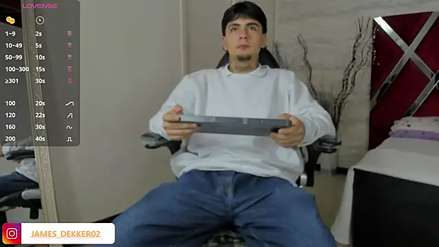 JamesDeker online show from September 2025 07:52:01 PM