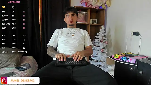 JamesDeker online show from November 2025 06:56:02 PM