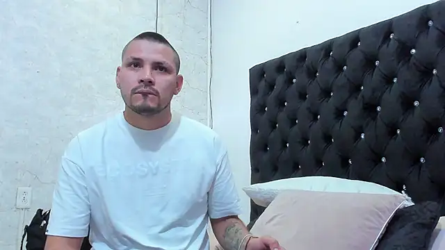 AndresSterling  online show from October 2025 11:13:01 PM