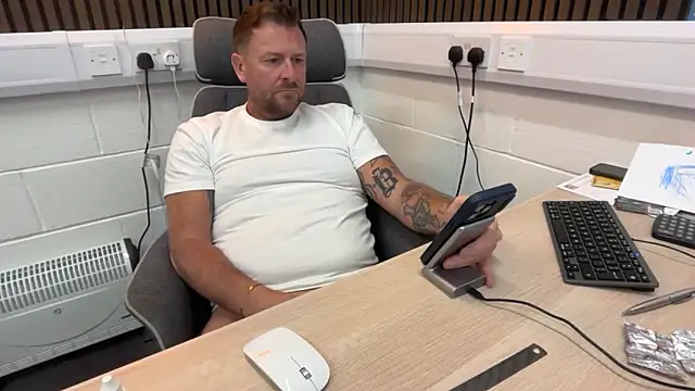 Snapshot of bilf1978 chatting on May 2026 08:42:01 AM bilf1978 online show from May 2026 08:42:01 AM