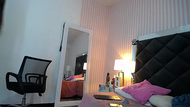 ViictoriaJones  online show from October 2025 12:50:01 PM