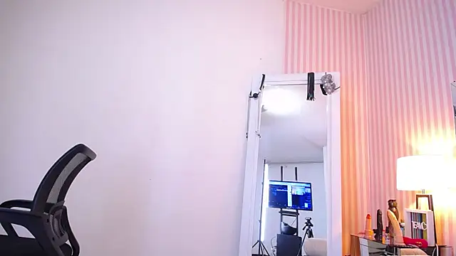 ViictoriaJones  online show from December 2025 12:25:01 PM