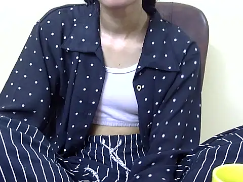 smallcuute online show from October 2025 06:52:02 PM