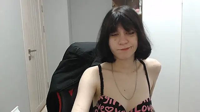 Snapshot of TinaQuiin chatting on October 2025 08:03:01 AM TinaQuiin online show from October 2025 08:03:01 AM