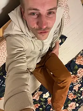 Skinny0150 online show from November 2025 10:47:01 PM