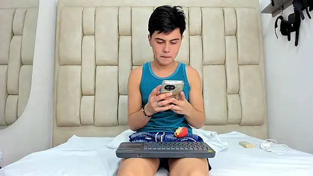 Felipe Cold online show from October 2025 02:00:01 AM