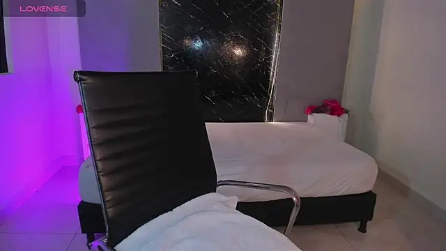 Hannacooper3 online show from October 2025 07:45:01 PM