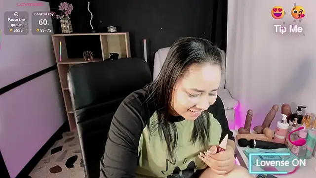 Snapshot of ThaliaBrooks_ chatting on November 2025 04:22:02 AM ThaliaBrooks online show from November 2025 04:22:02 AM