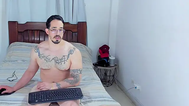 Snapshot of Hunter_Hoott chatting on June 2026 12:24:01 AM Hunter Hoott online show from June 2026 12:24:01 AM