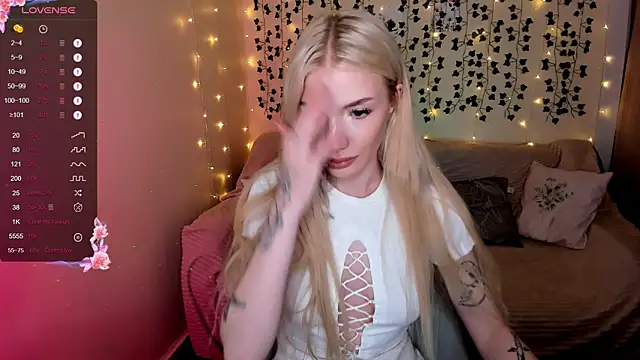 Snapshot of AnyaTaylor_ chatting on November 2025 04:44:02 AM AnyaTaylor online show from November 2025 04:44:02 AM