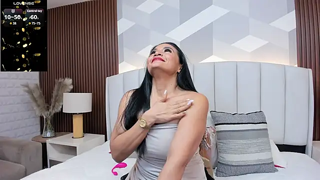 Mommy Naughty online show from November 2025 11:24:01 AM