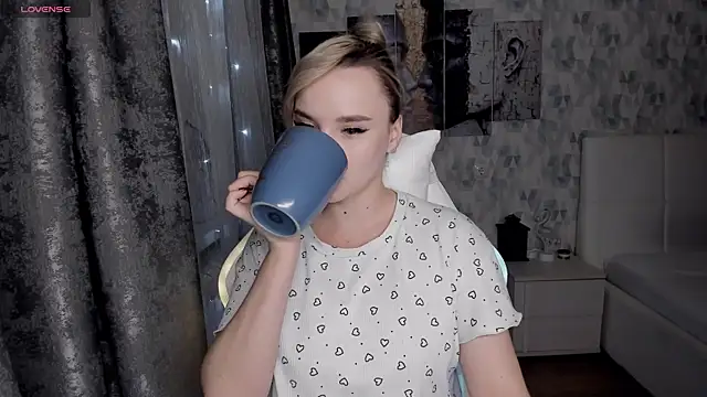 KiraKrox online show from October 2025 08:53:02 PM