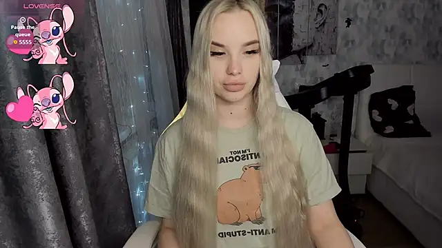 KiraKrox online show from November 2025 06:18:01 PM