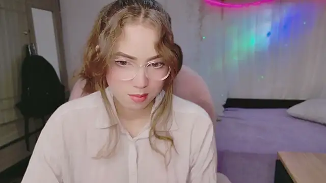 Snapshot of Natalia_novna chatting on September 2025 06:18:02 PM Natalia novna online show from September 2025 06:18:02 PM
