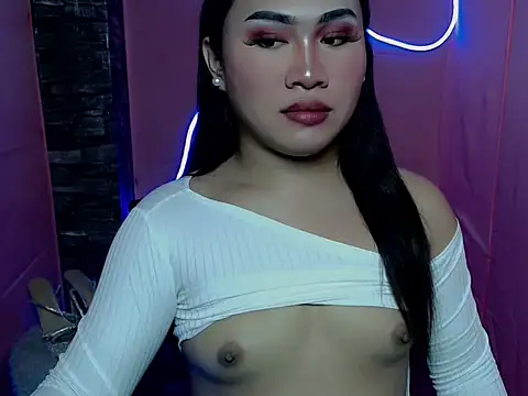 pretty lassy online show from November 2025 06:18:02 PM