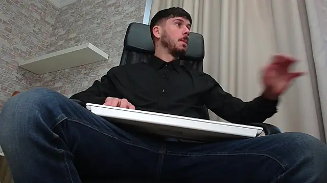 Snapshot of JonahShaw chatting on November 2025 05:10:02 AM JonahShaw online show from November 2025 05:10:02 AM