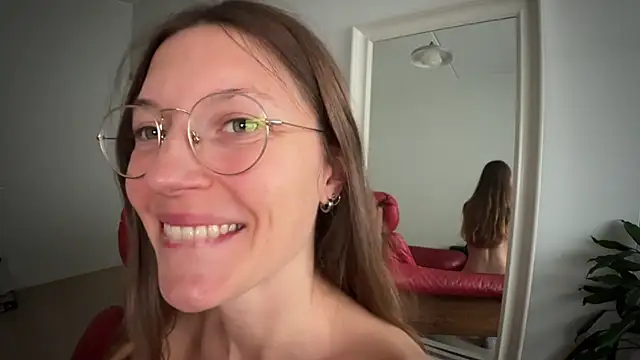 Scorpion Peach online show from November 2025 01:02:01 PM