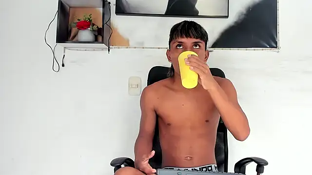 tyler twink boy online show from November 2025 12:56:01 PM