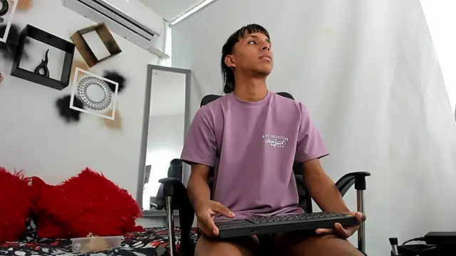 tyler twink boy online show from November 2025 12:55:01 PM