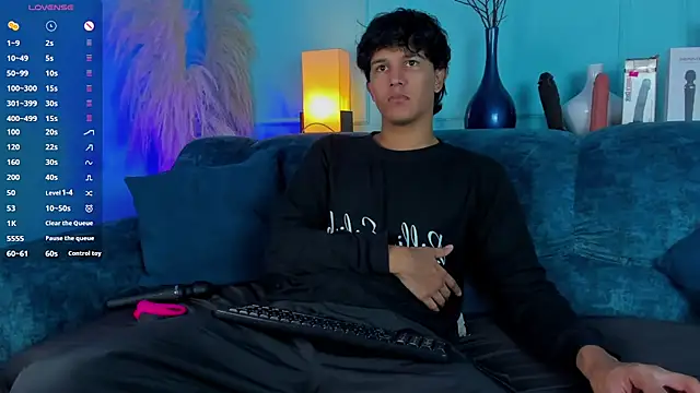 Snapshot of Leo_Savage_ chatting on December 2025 03:45:02 AM Leo Savage online show from December 2025 03:45:02 AM