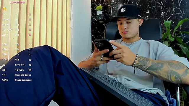 Alexander ferre online show from September 2025 06:24:01 PM