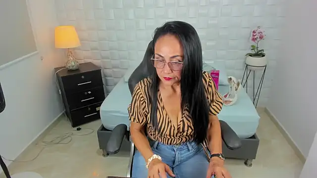 yulitza1025 online show from September 2025 12:21:01 PM