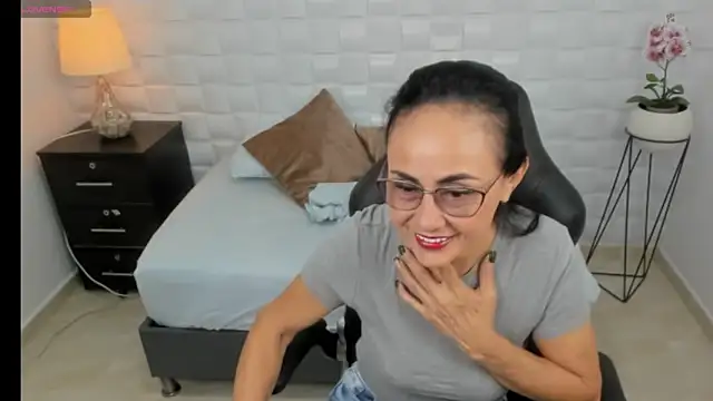 yulitza1025 online show from October 2025 12:14:01 PM