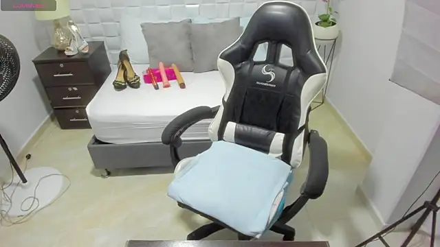 yulitza1025 online show from November 2025 11:11:01 AM