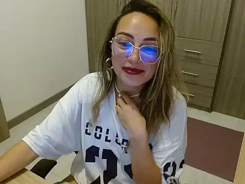 Snapshot of fox_renata chatting on October 2025 02:19:02 AM fox renata online show from October 2025 02:19:02 AM